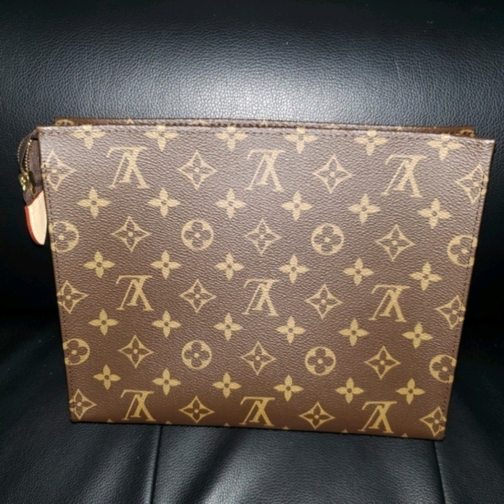 Authentic New Louis Vuitton Toiletry 26/ Purse - Picture 6 of 15